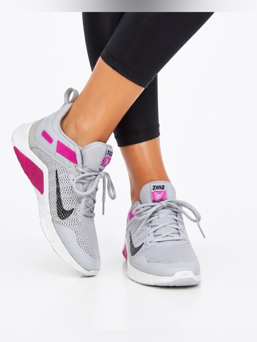 Nike Size 8.5 Women's Gray and Pink Athletic‎ Shoes